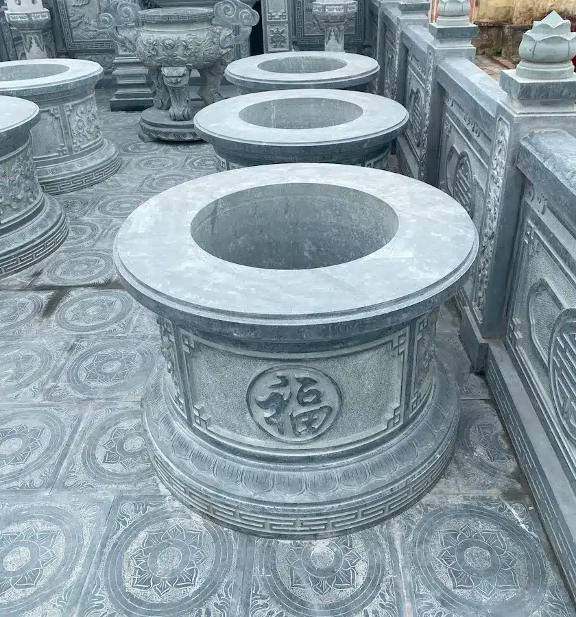 6 ngôi mộ tròn khu lăng nhà họ Lê