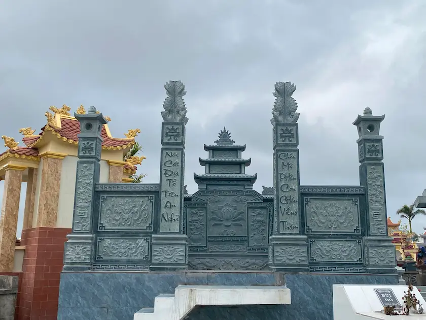 Bộ tứ trụ và cuốn thư vuông