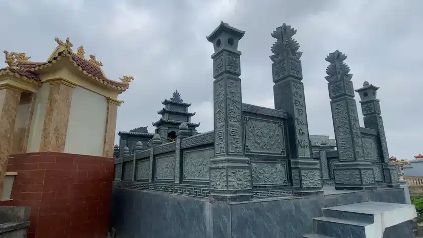 Khu lăng mộ đá xanh rêu nhà họ Trần