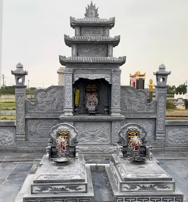 Lăng đá cánh lượn xanh đen