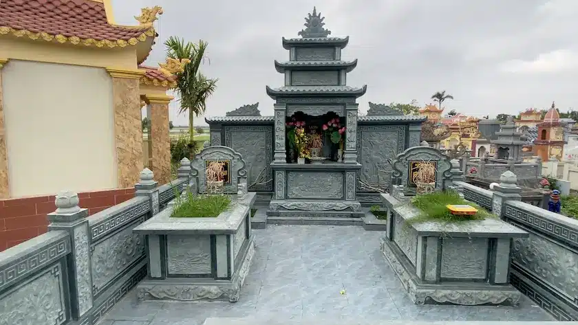 Lăng Cánh Và Đôi Mộ Ngai