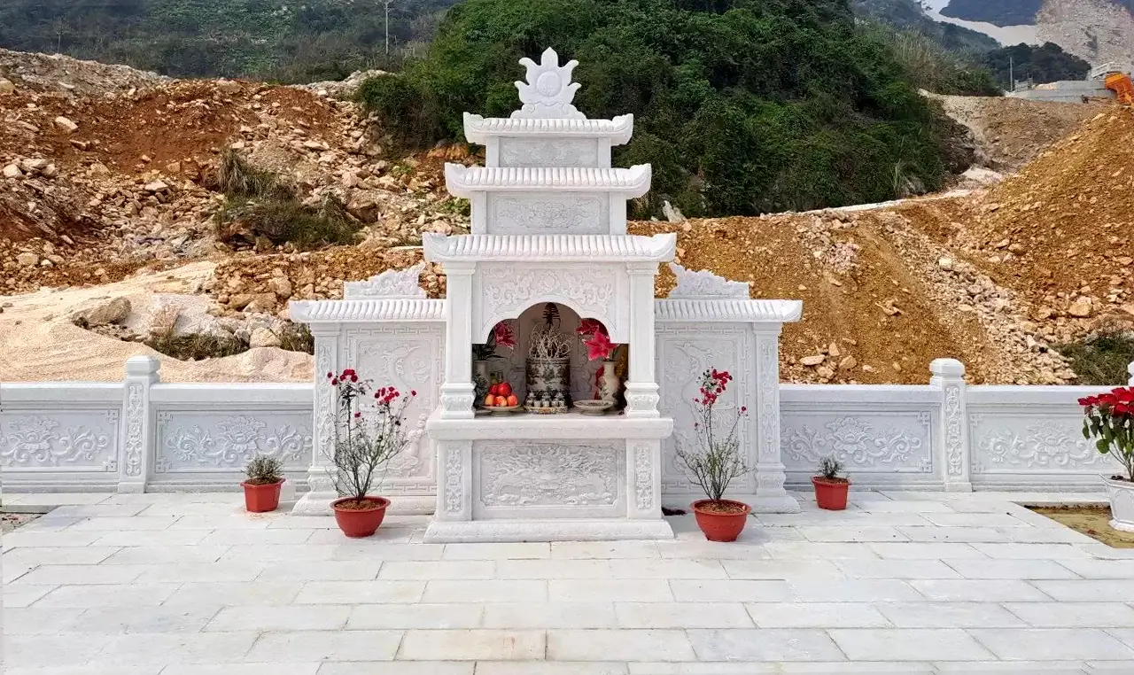 Lăng mộ đá trắng tinh xảo